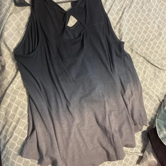 Tanktop - Picture 2 of 2